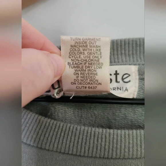 Cut & Paste Womens Cropped Twist Tops Lot of 2 Size M Green Butterfly Sunflowers - Picture 10 of 10